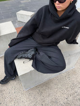 Load image into Gallery viewer, PULLOVER HOODIE (black)